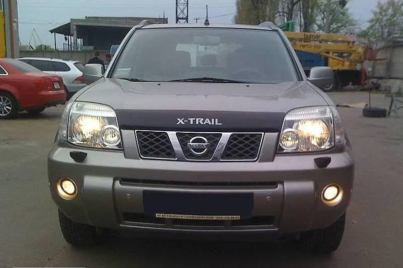 Дефлектор SIM для капота Nissan X-Trail T30 2001-2006 (с логотипом)