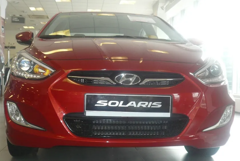 Сетка внешняя Arbori на бампер для Hyundai Solaris 2011-2014