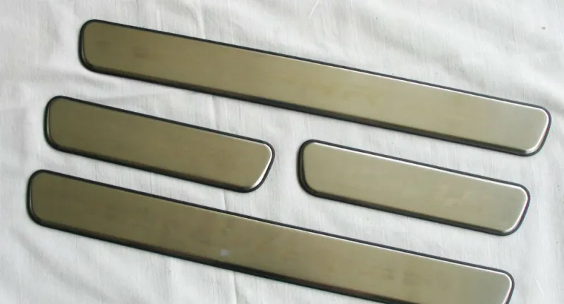 Накладки Союз-96 на внутренние пороги с логотипом на металл для Toyota C-HR 2018-2020