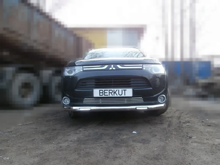 Накладка на решётку бампера Berkut d12 для Mitsubishi Outlander III 2012-2014