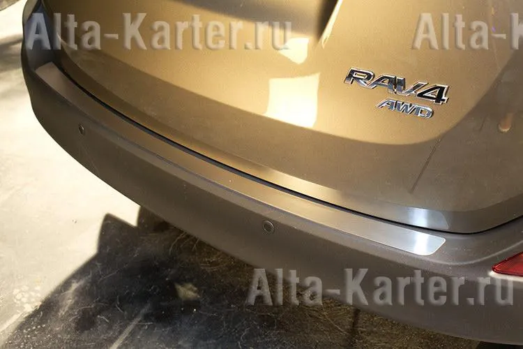 Накладка оригинальная на наружный порог багажника для Toyota RAV4 IV 2013-2020