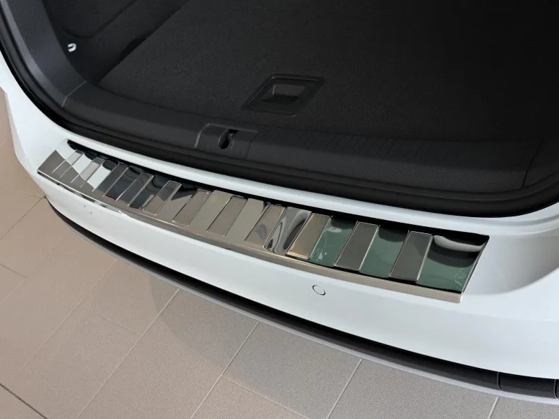 Накладка Croni на задний бампер трапеция для BMW X3 2010-2014
